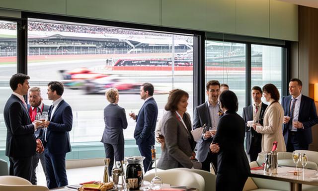 Zakelijke gasten in een stijlvolle Formule 1-hospitalityruimte met zicht op de baan